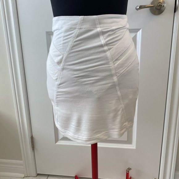 White stretch BCBG skirt- New without tag - Picture 6 of 10